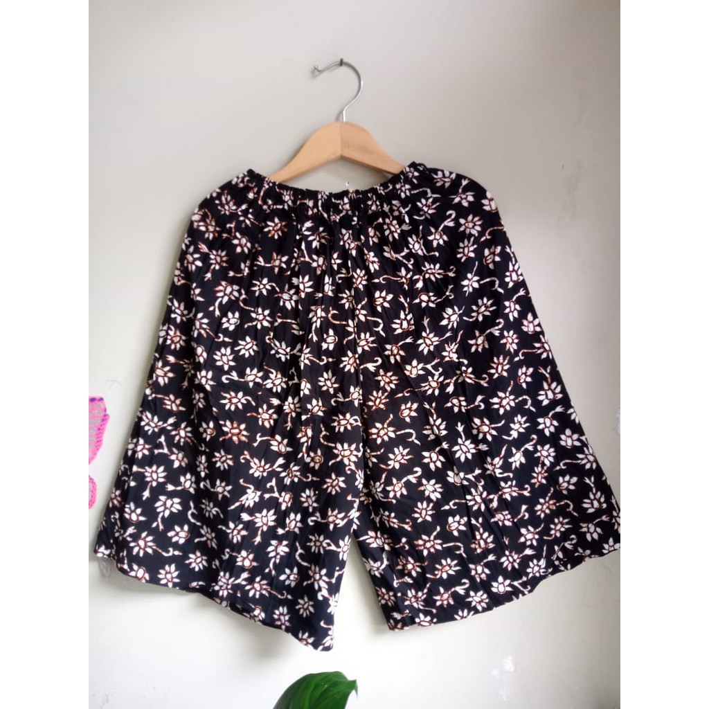Celana Pendek Motif Batik Cantik Super Jumbo