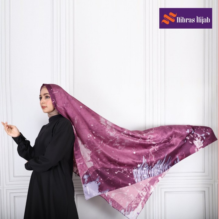 NIBRAS HIJAB VIOLET KLIM BAHAN SOFT SILK HIJAB SEGI EMPAT MUSLIMAH MOTIF MODERN BERKUALITAS