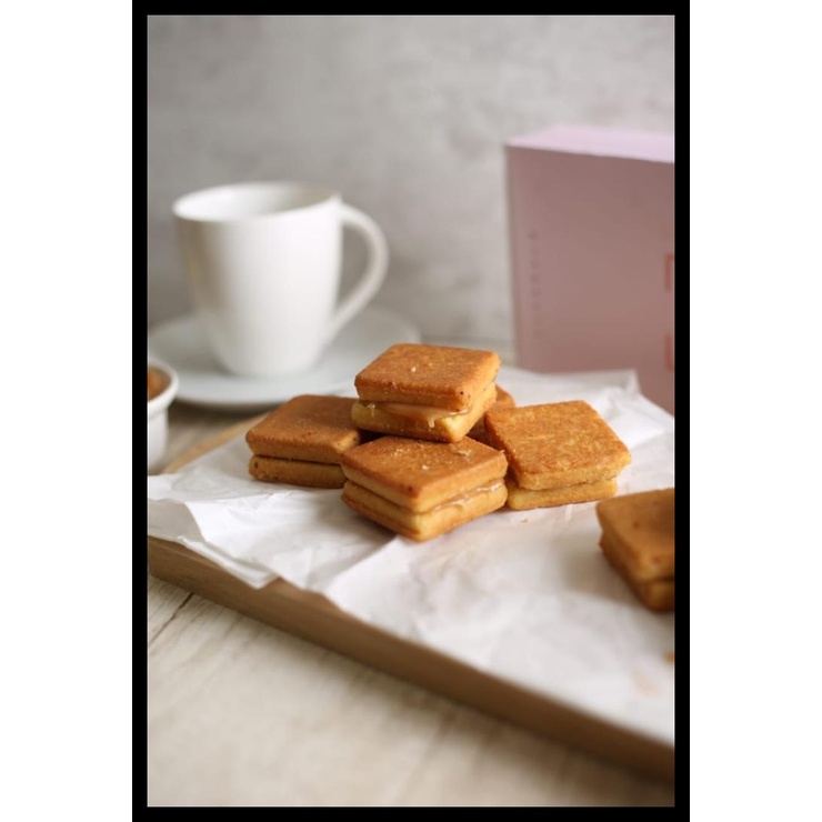 

TERBARUU!! Momoiro Sando Biscuits (Buttercream and caramel) PROMO