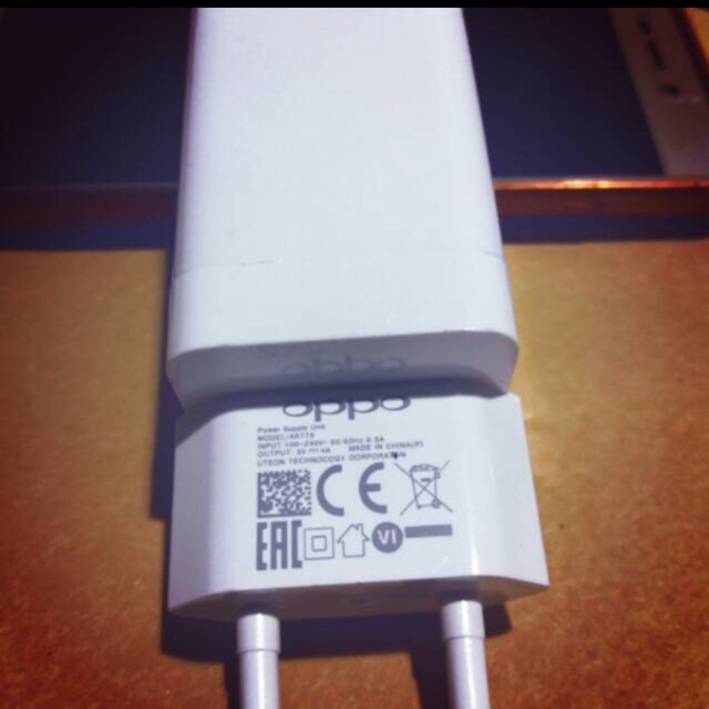 Adapto original oppo 2A 5V for all oppo and bisa juga untuk hp lain good quality