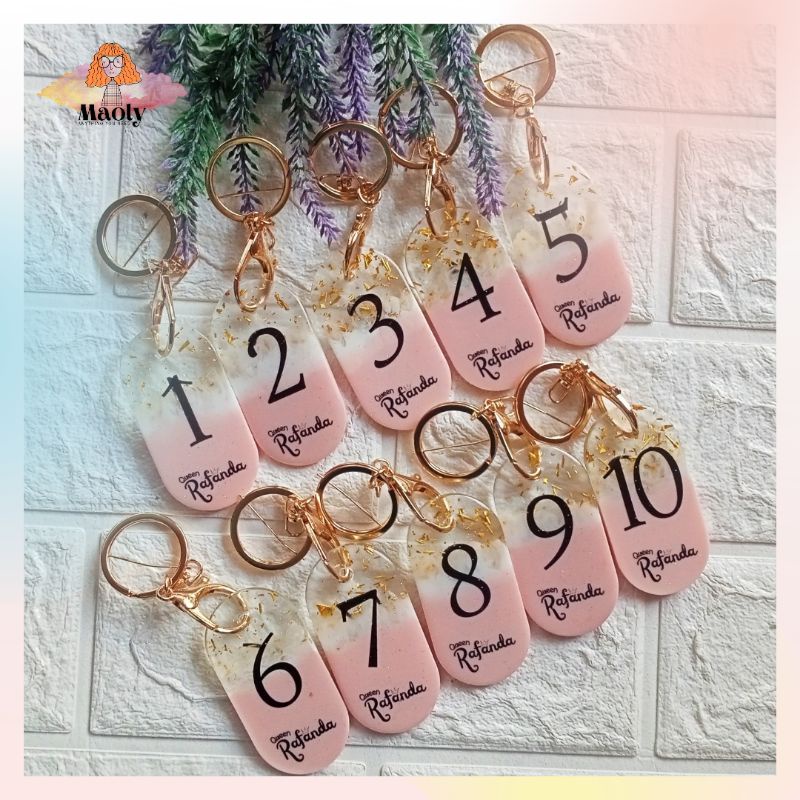 Gantungan Kunci Keychain Custom Nama Tulisan Ganci Sovenir Kado Hadiah Resin Art Hampers Mini