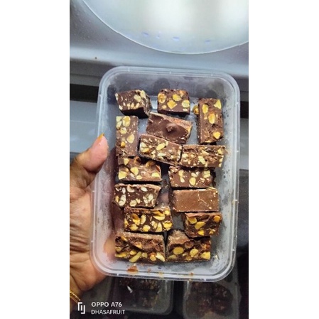 

coklat Silverqueen 250gram