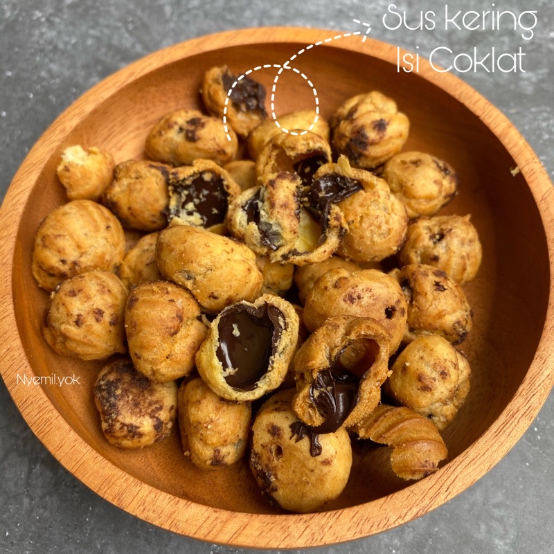 

Soes kering coklat/vanila
