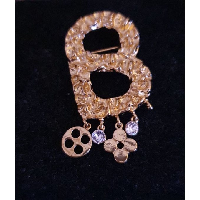 Buttonscarves Textured Brooch With Charm GOLD - PRELOVED