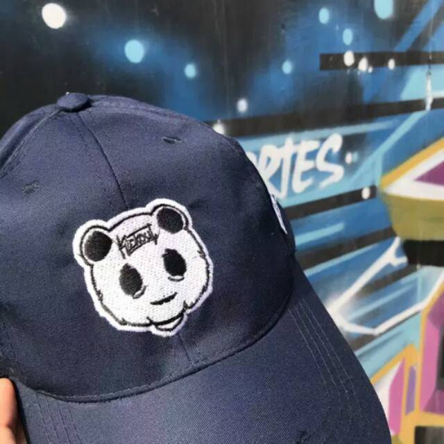 Topi karakter kickout