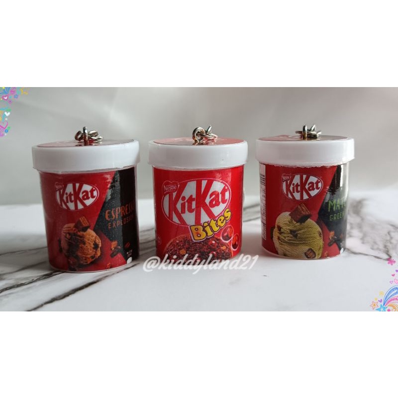(Minimal 4 biji) Gantungan Kunci Unik Miniatur Ice Cream Cup-Kit kat