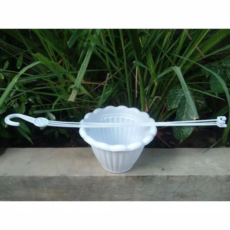 POT GANTUNG 25 RENDA WARNA PUTIH POT TANAMAN GANTUNG RENDA DIAMETER 22 CM