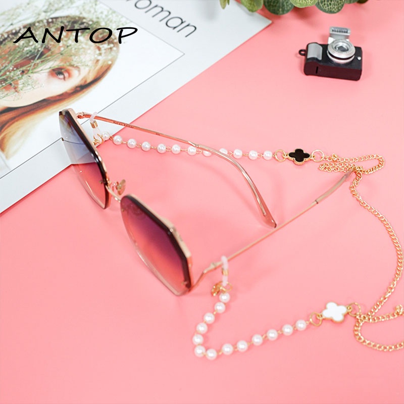 Rantai Kacamata Anti Hilang Desain Clover Aksen Mutiara