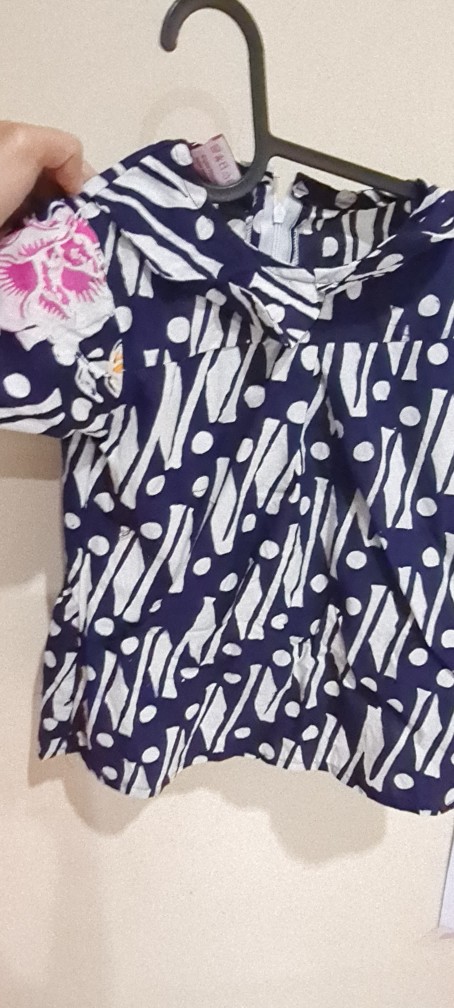 Blus Batik Anak Navy Putih Berkerah Cocok Untuk Sekolah