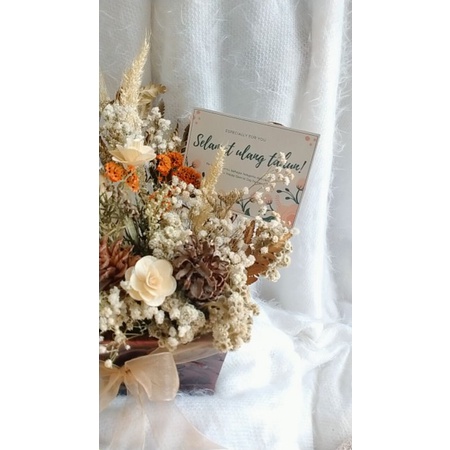 Small Arrangement Dried Flower vas/Rangkain bunga kering dalam vas (free card)