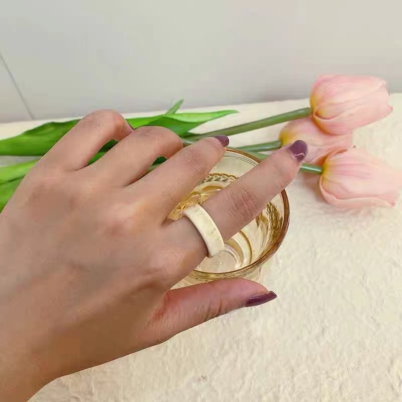 Cincin Minimalis Bahan resin Warna Kontras Untuk Wanita