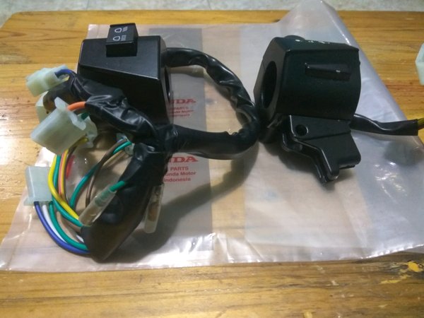 SWITCH SAKLAR LAMPU SEN DAN SAKLAR STARTER SET KANAN KIRI ASTREA GRAND