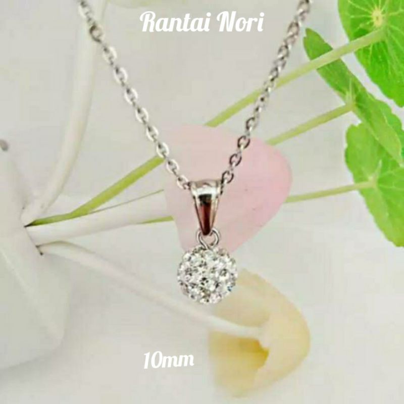 Kalung etnik bola &amp; mutiara titanium lapis mas putih korea