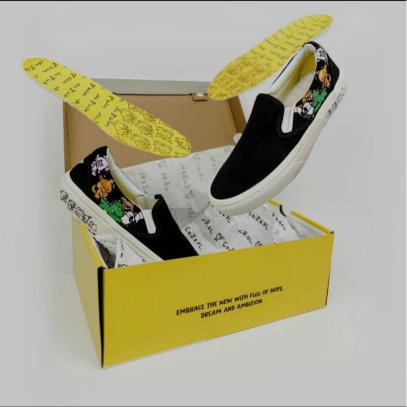 Sepatu Gozeal x Carousel Slip On