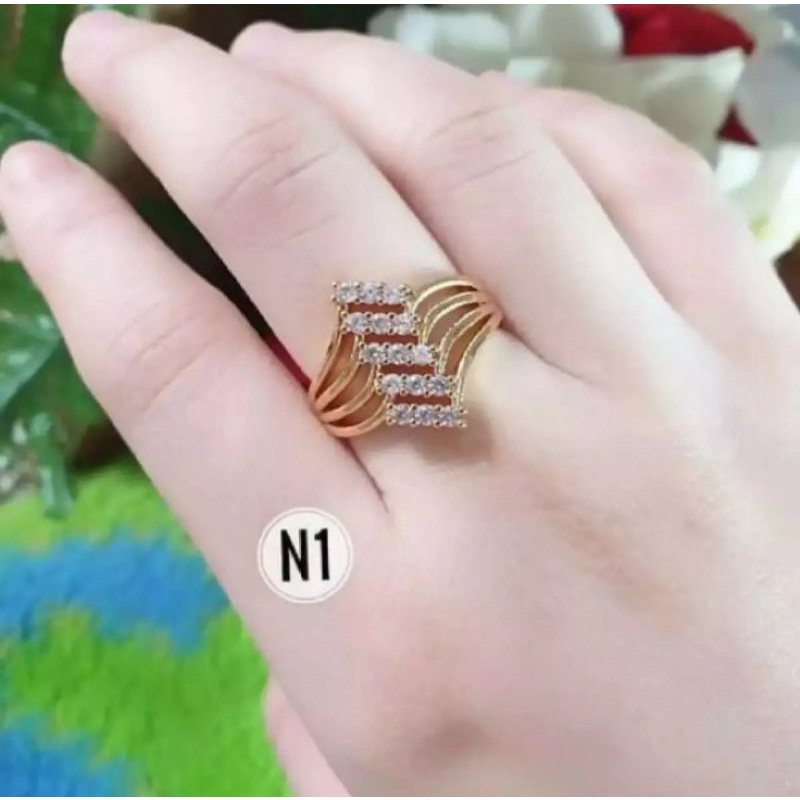 cincin wanita baris serong titanium gold 18k