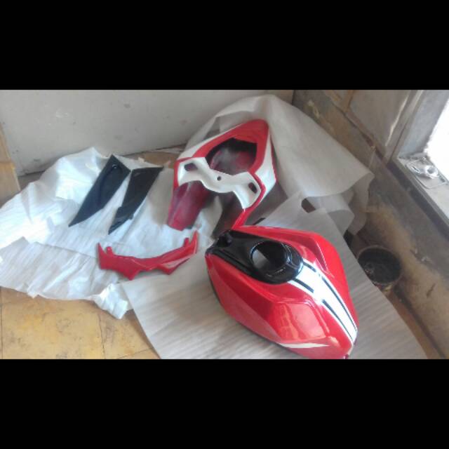 Body belakang cbr150r facelift paket cover tengki+winglet
