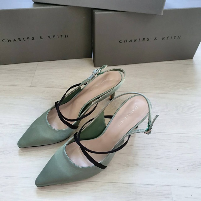 SEPATU CHARLES N KEITH 003