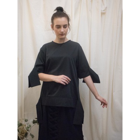 

Namirah The Label - Black Hakazi Top