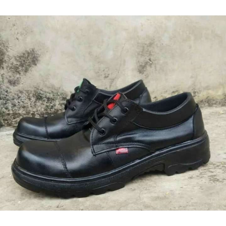 sepatu Septy kulit ujung besi model pendek
