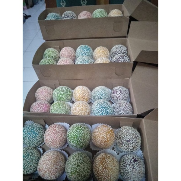 

Kue Onde onde pelangi (1box isi 10pcs)