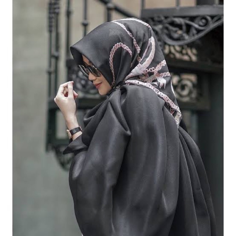 buttonscarves chain series square - black