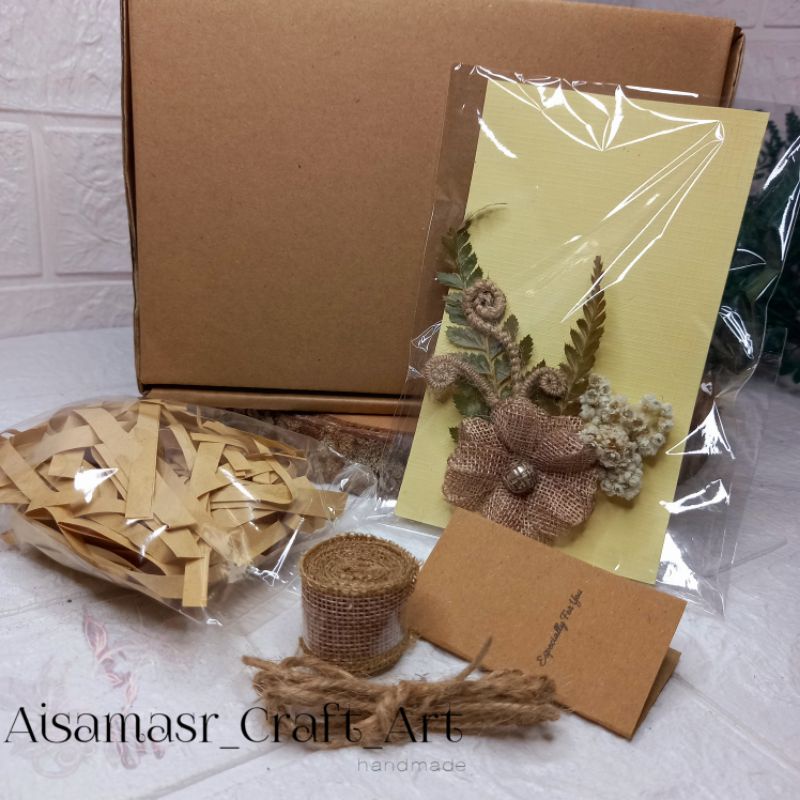 

pelengkap hampers kado Rustic dengan hiasan bunga kering