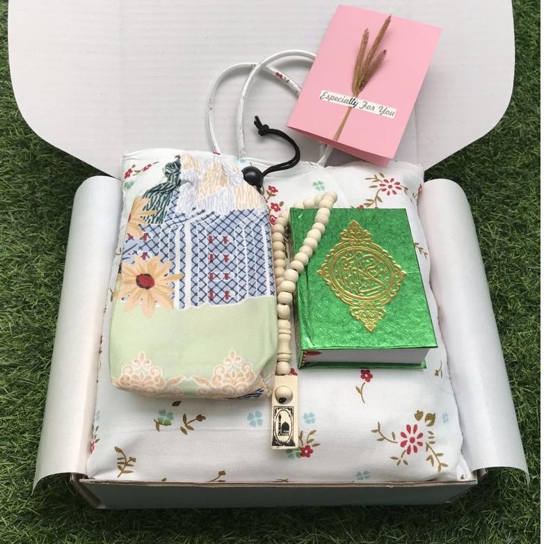 

[KODE IHQI8] Paket Alat Sholat/Hamper alat sholat/kado wisuda/Kado Ulang tahun/Wedding gift/Kado Anniversary/Kado Cewek/Kado islami/gift box/birthday gift/kado pernikahan/kado wedding/kado nikah islami/kado pacar/hampers alat sholat/hampers islami/kado is