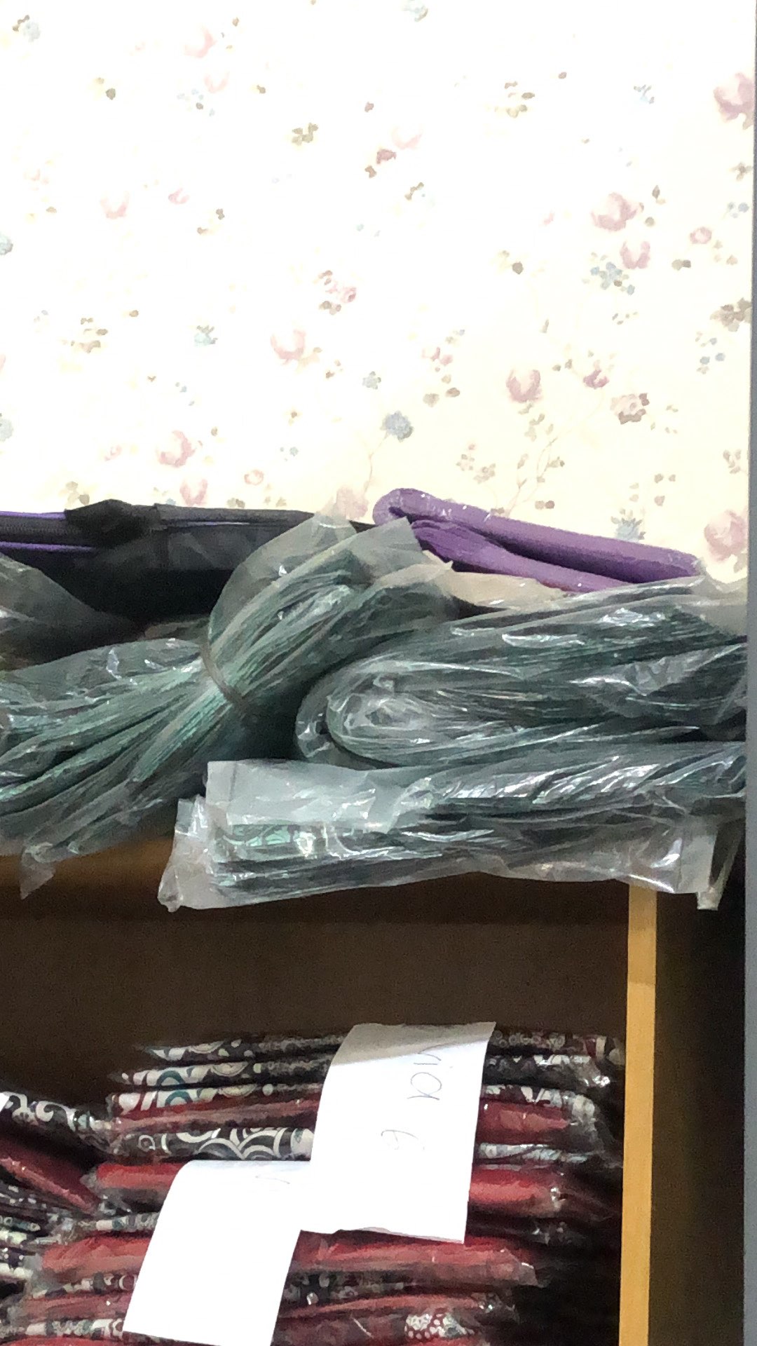 Kantong Plastik Oval Motif Batik Metalik Ukuran 30x38 Cm