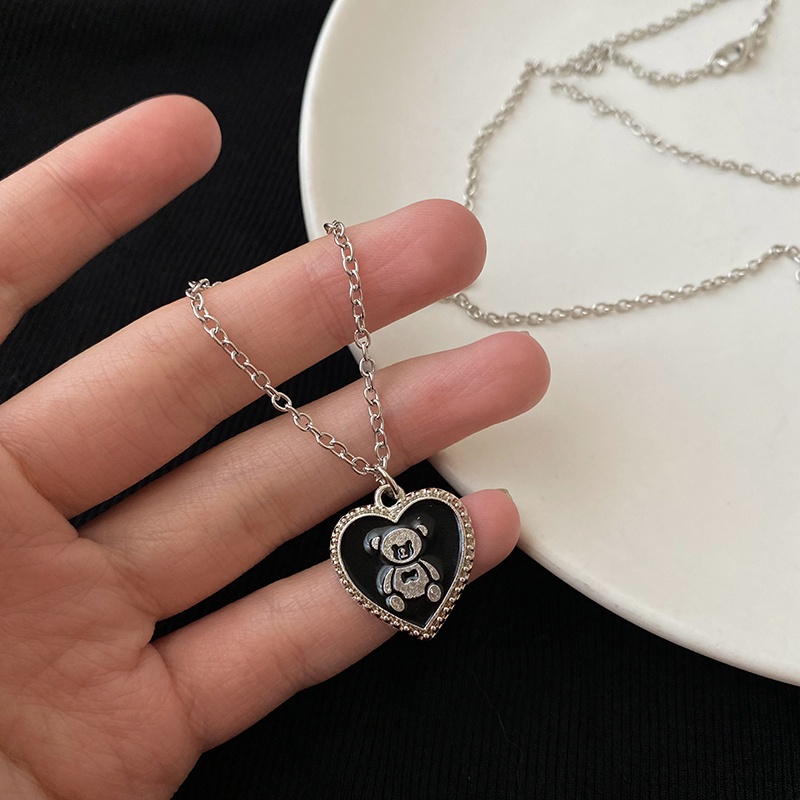 COD❤️Kalung Love Hitam Wanita Fashion Korea Cinta Bear Rantai Sweater Panjang Hip-Hop Sederhana Serbaguna Gelap Manis Keren Untuk