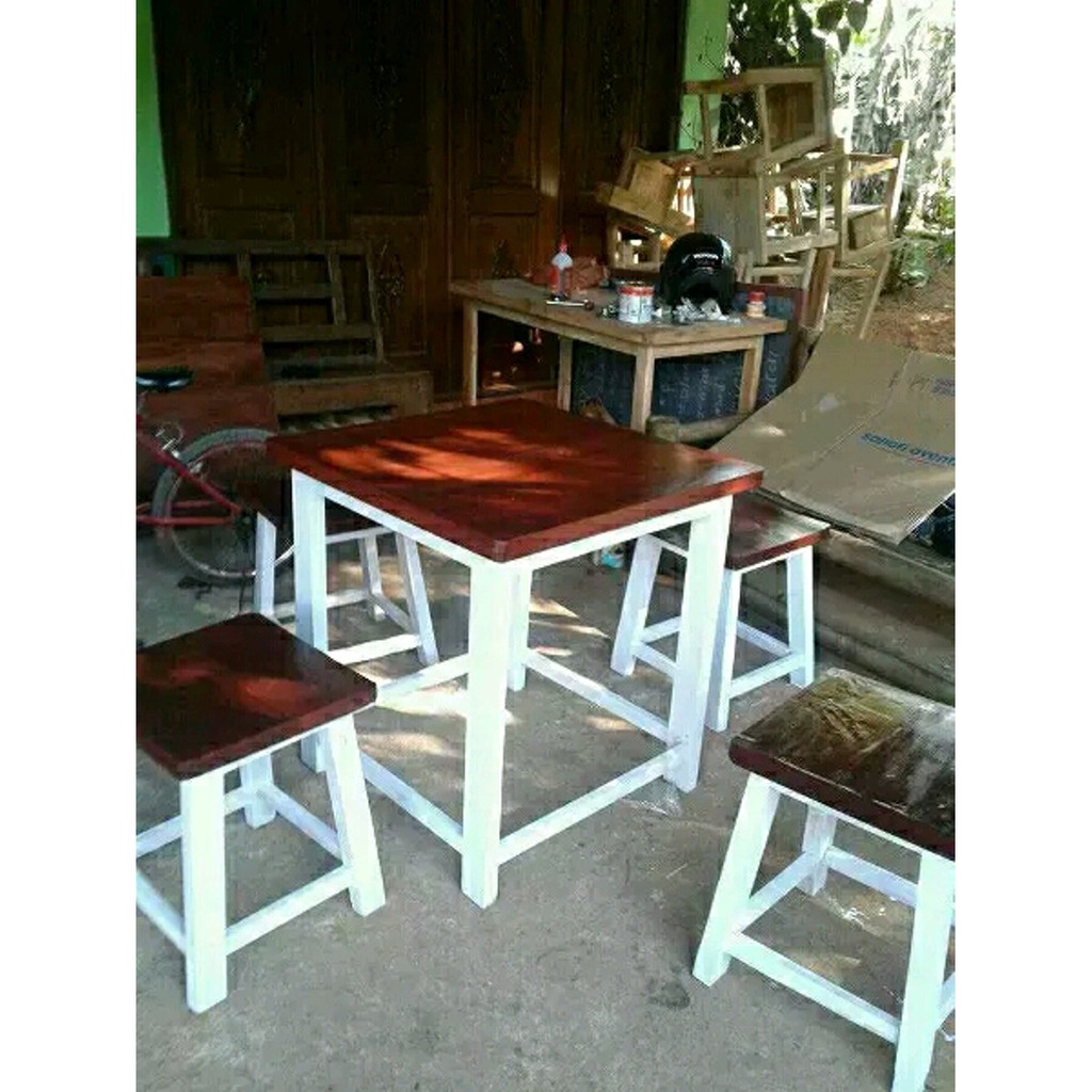 Meja dan 4 Kursi Cafe dari Kayu Jati Jepara