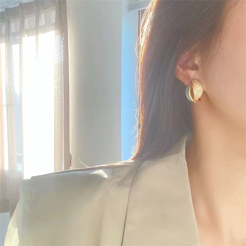 Anting Tusuk Gantung Desain Geometri Asimetris hollow Warna Kontras Gaya Korea Untuk Wanita