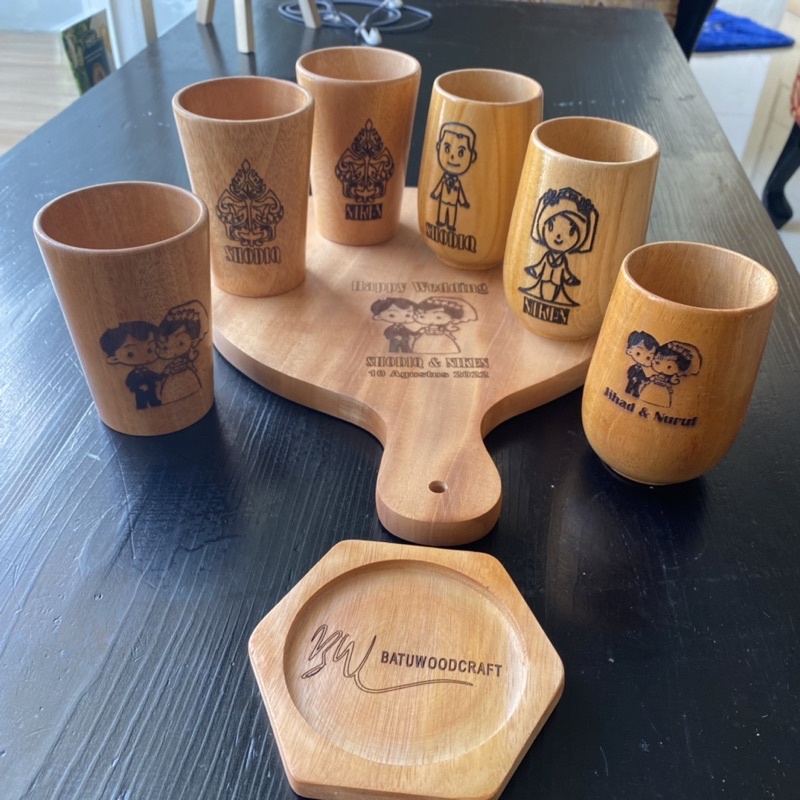 Custom Grafir Gelas Kayu Mahoni Grafir Wooden Glass Souvenir Kado