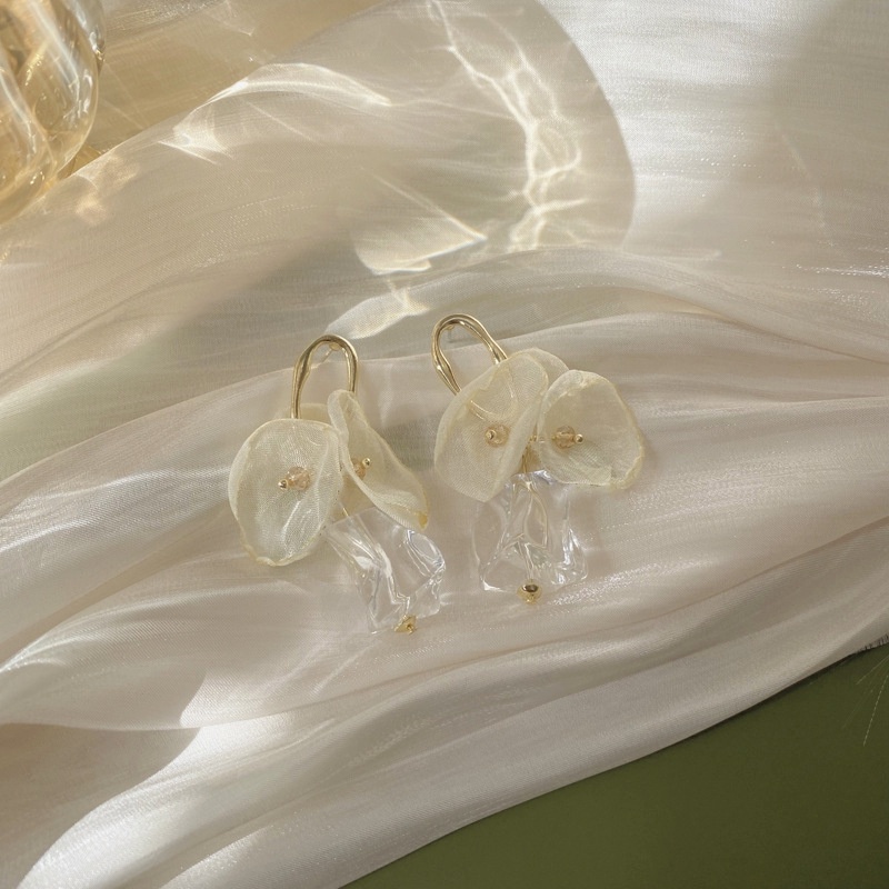 Anting Wanita Bentuk Bunga Untuk Musim Panas