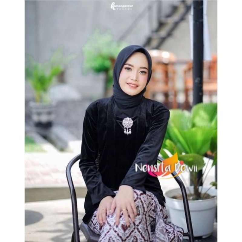 Jarik Wiru Instan + Kebaya Bludru - Motif Lengkap