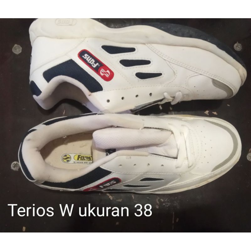 Sepatu Fans Terios W