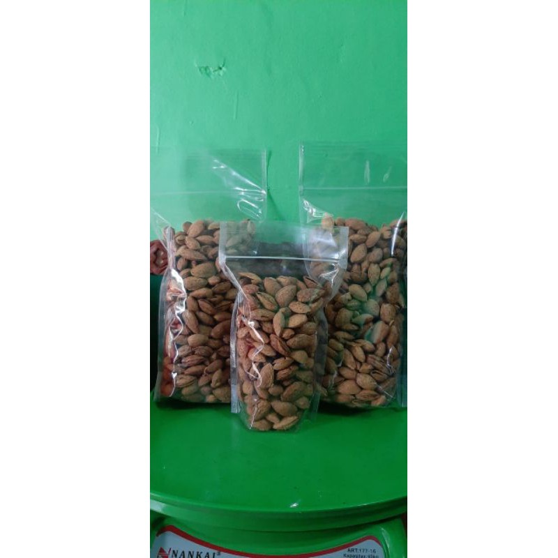 

Kacang Almond panggang oven merk Almonesia California uk. 250 gram