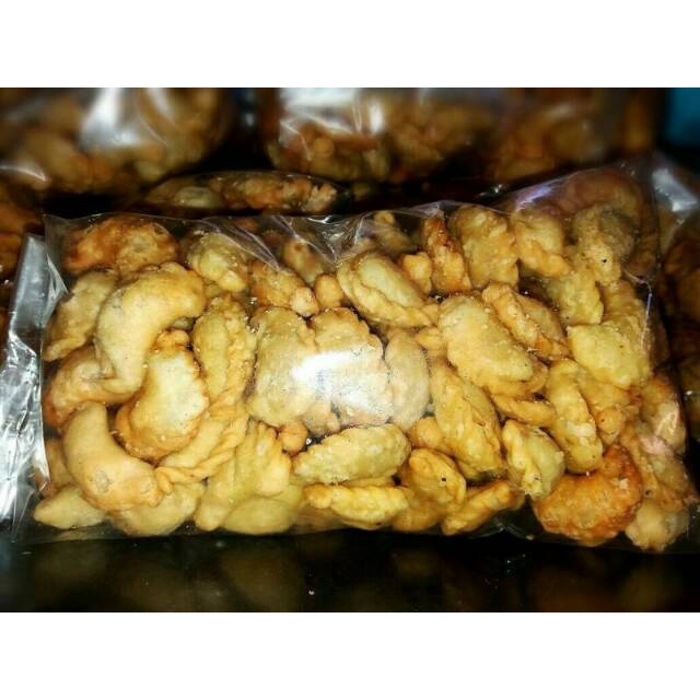 

Cemilan pastel abon