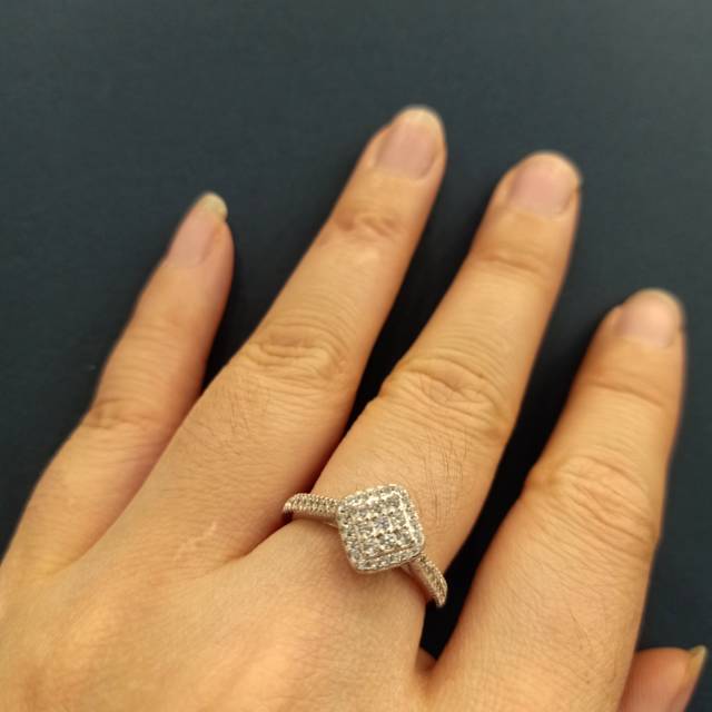 Cincin zircon wynn 8353