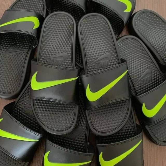 Sandal Nike Benassi Swoosh