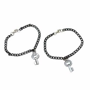 Sepasang (2 buah) Gelang Pasangan Black Key Chain Kunci Rantai Hitam Bracelet Couple Persahabatan