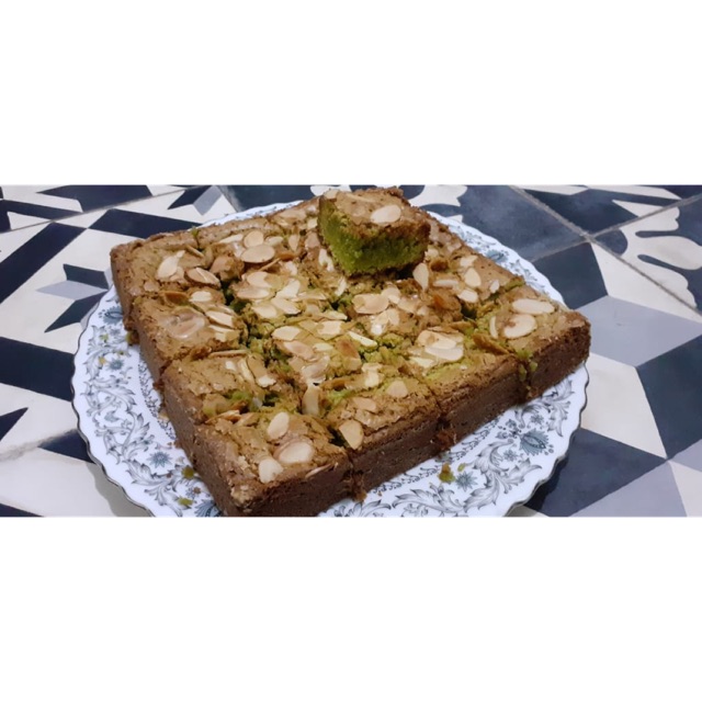 

Brownies Almond Matcha Green Tea Premium panggang