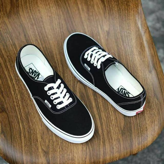 Sepatu casual pria vans authentic warna hitam putih/sepatu sekolah casual/sepatu SMA murah