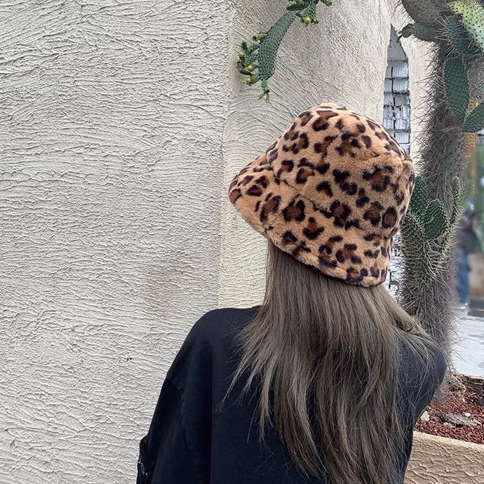 Topi Bucket Bahan Plush Tebal Hangat Gaya Retro Untuk Wanita