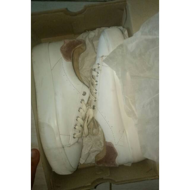 Sepatu ori putih pull&bear