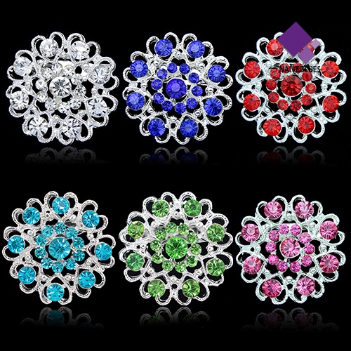 Bros Bentuk Bunga Aksen Kristal Dan Berlian Imitasi Warna Silver
