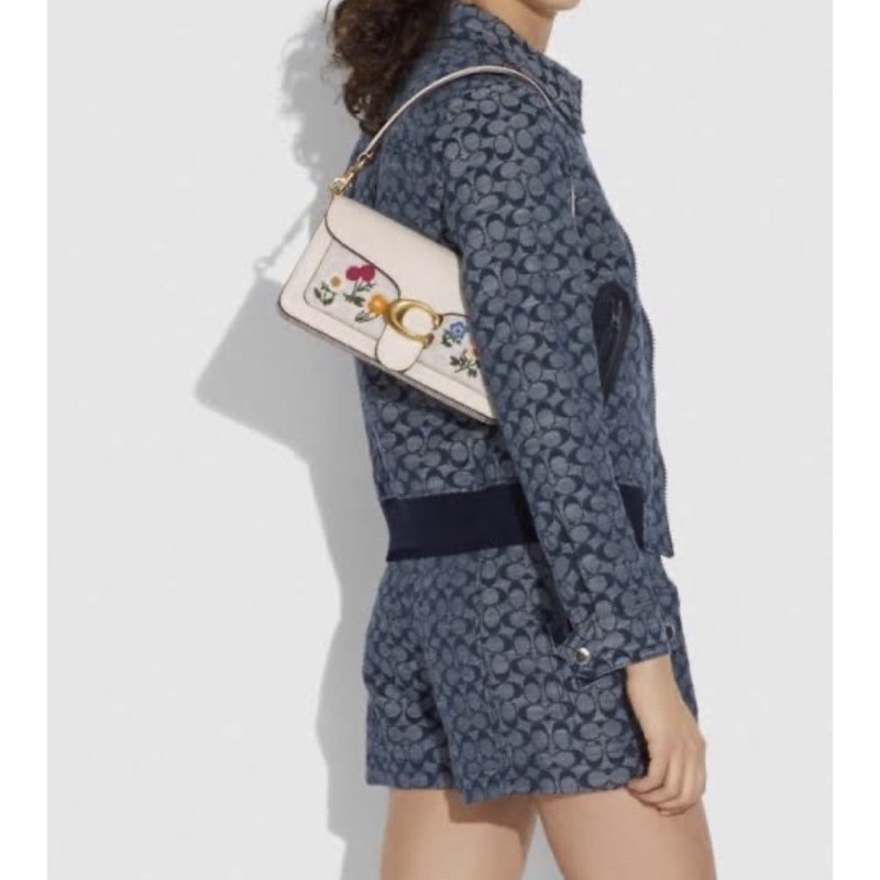 COACH  IN SIGNATURE CANVAS WITH FLORAL WITH EMBROIDERY TABBY 26 SHOULDER BAG (627)