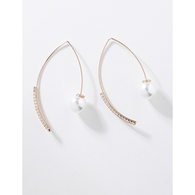 LRC Anting Tusuk Fashion Golden Metal Wire Pearl Earrings D63765