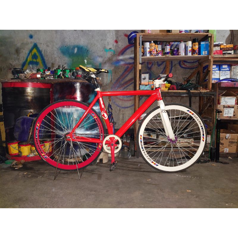 Sepeda fixie united soloist 77