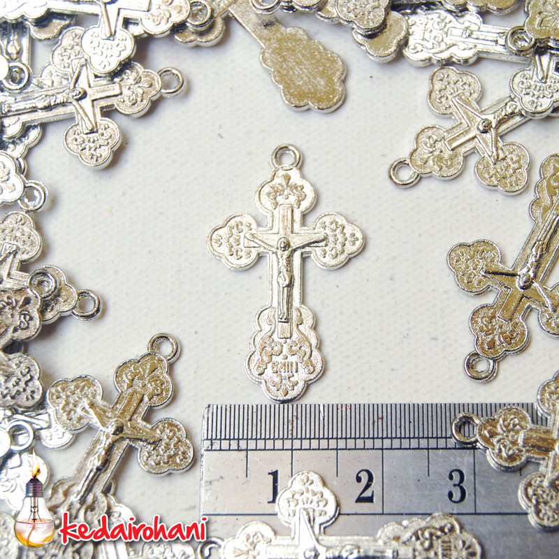 Cross Bandul Salib Relief Flora dan Corpus Yesus Logam Perlusin Bahan Kalung Gelang Rosario