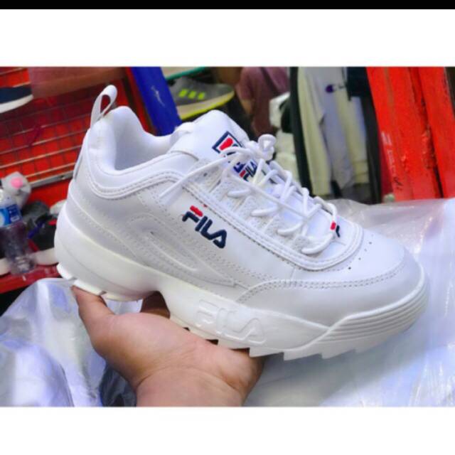 Sepatu fila wanita